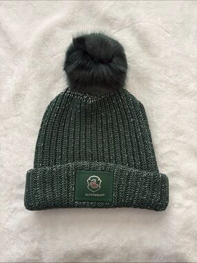 Love your melon slytherin beanie (don’t be afraid to send an offer)